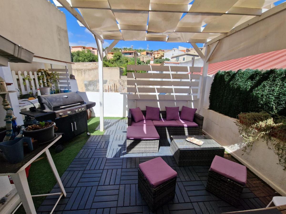 Appartamento Nella Piazza Centrale, Con Terrazza Сант'Антьоко Екстер'єр фото